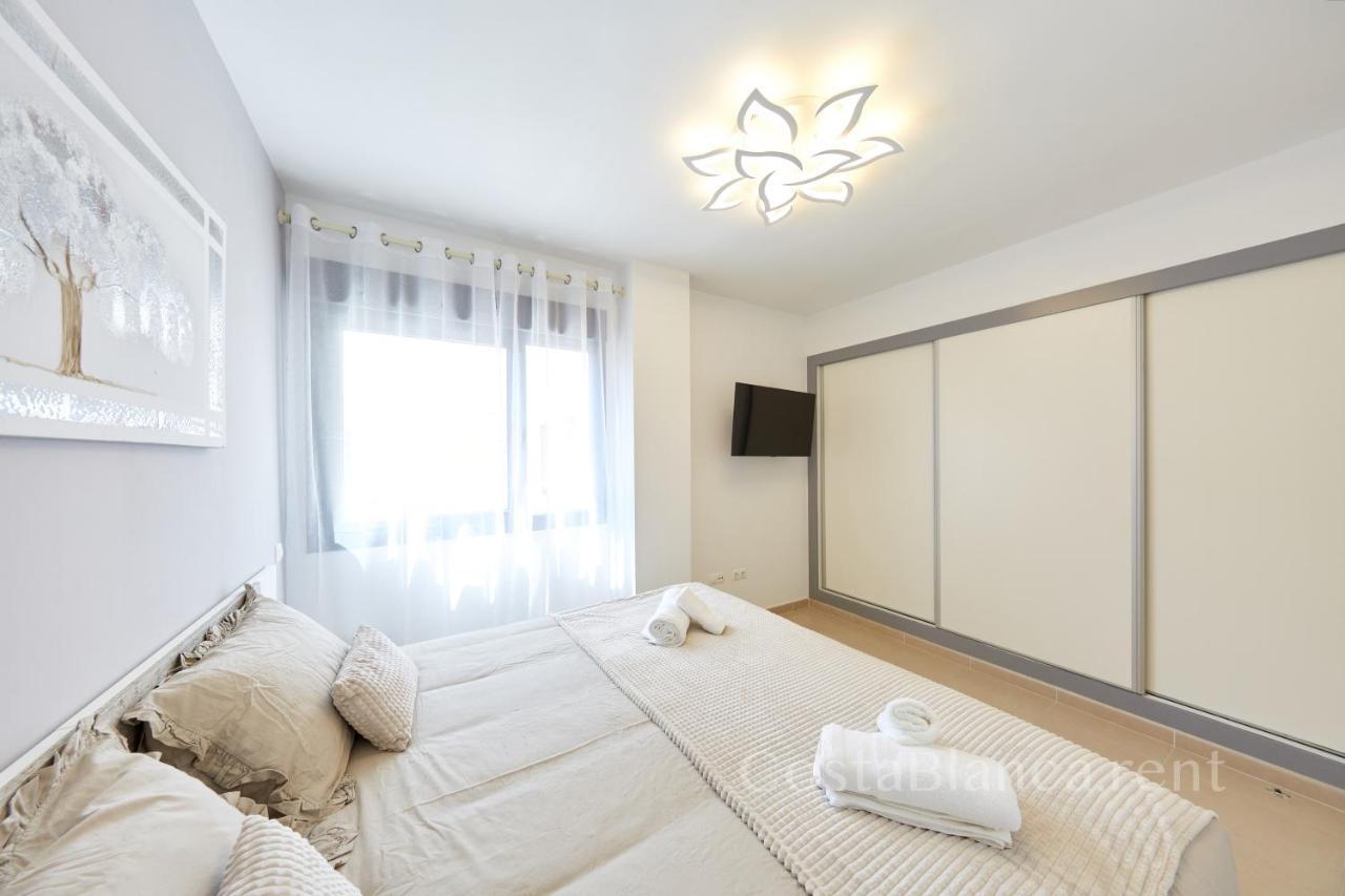 Executive 2 Bedroom Luxury By The Beach With King-size Bed Бенидорм